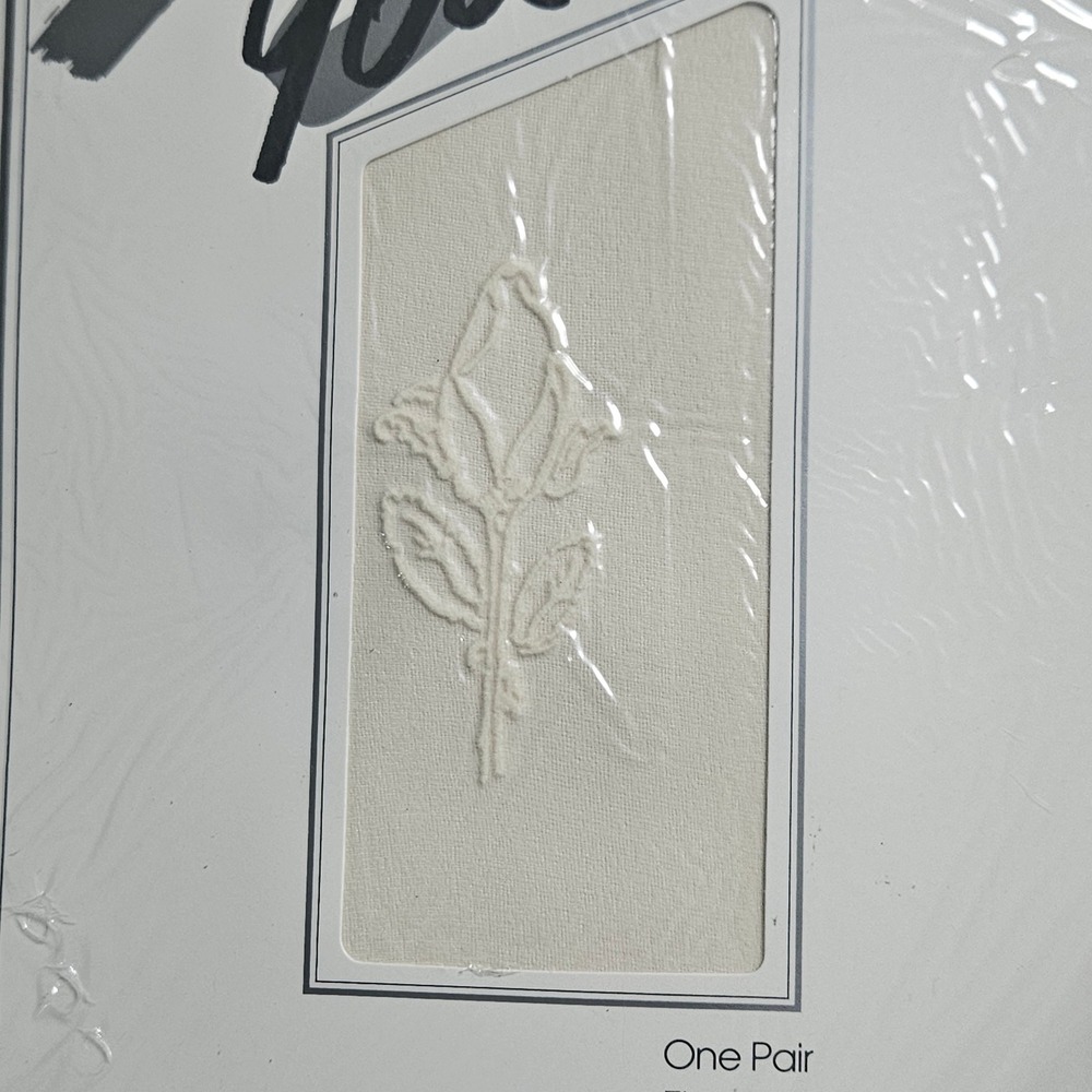 VTG Luv n You Rosalie Ivory Thigh High Stockings Lace Cuff Right Ankle Flock NWT - Picture 4 of 4